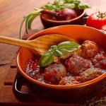 Тефтели в томатном соусе в духовке – блюдо с подливкой!